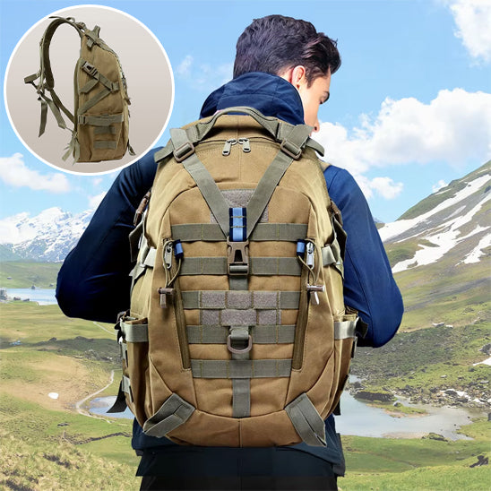 homme montagne porte sac a dos rando beige