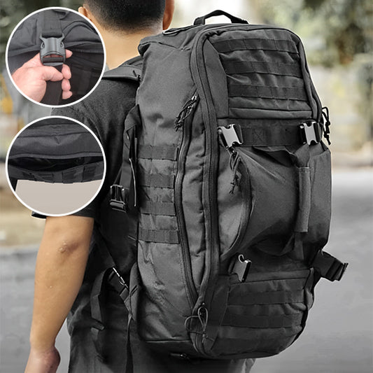 homme porte sac a dos randonnee noir