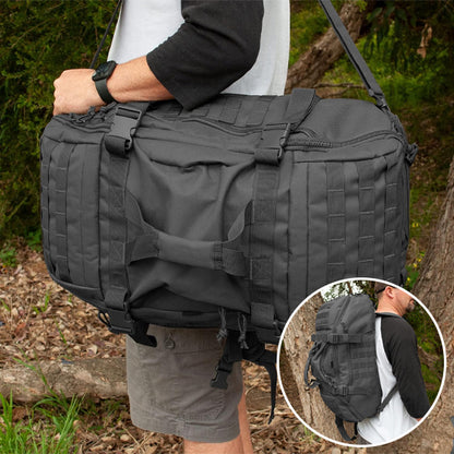 homme porte sac a dos randonnee sur epaule