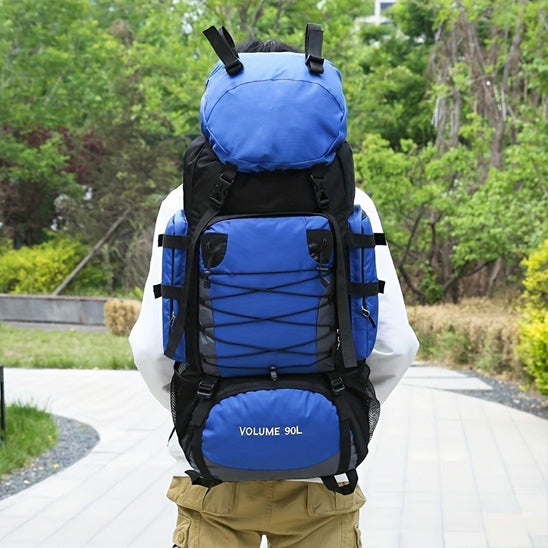 personne avec sac a dos pour voyage