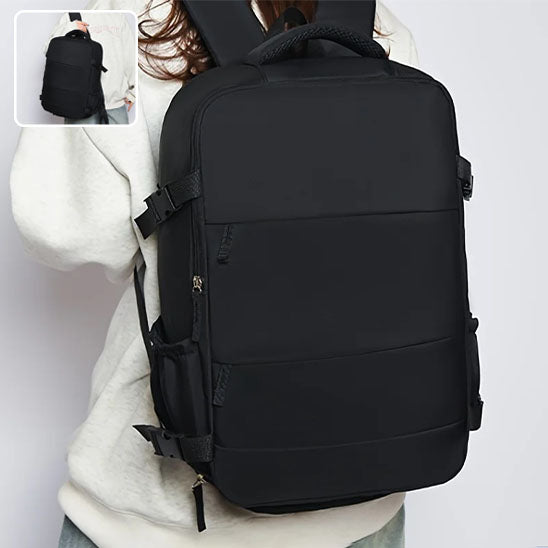 sac a dos de voyage noir sur dos femme