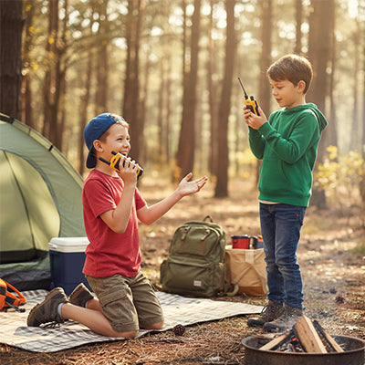 talkie walkie enfant randonnee en foret